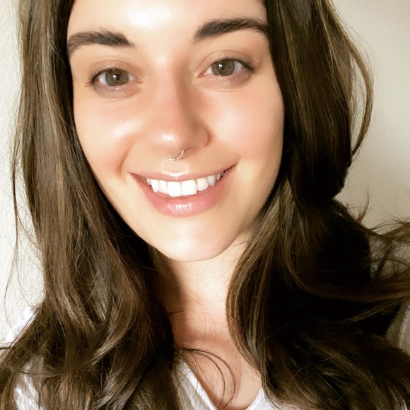 Meet your posher, Samantha - Picture 3 of 5